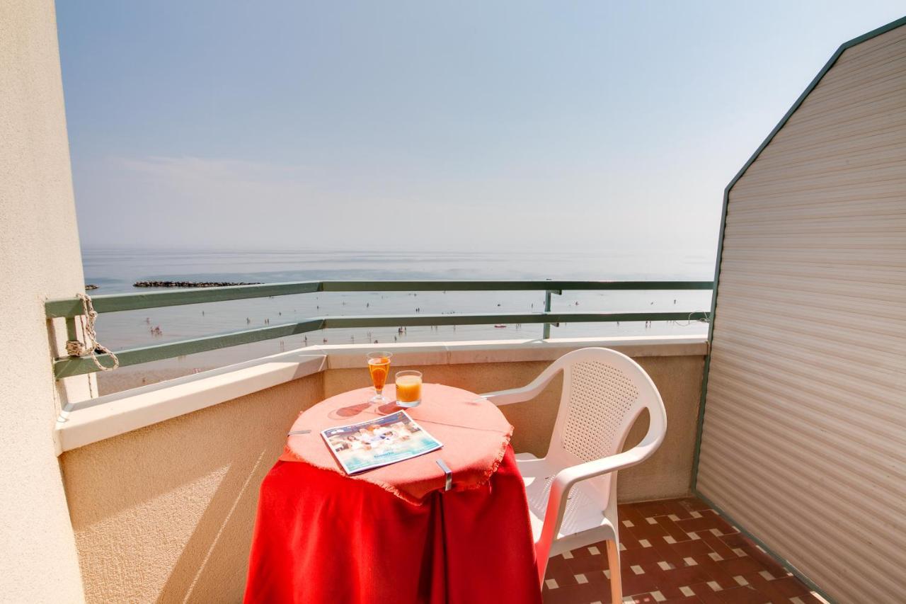 Hotel Majestic Bellaria-Igea Marina Exteriör bild