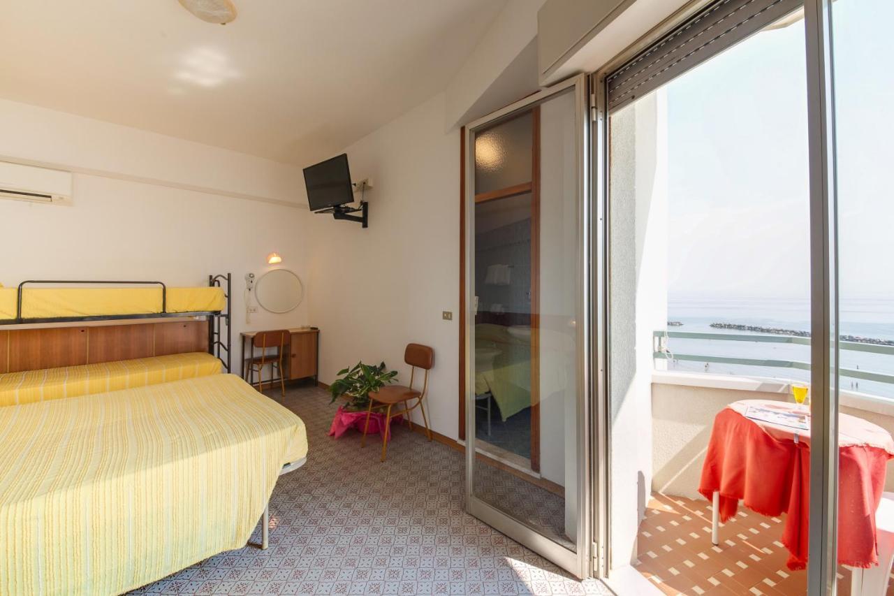 Hotel Majestic Bellaria-Igea Marina Exteriör bild