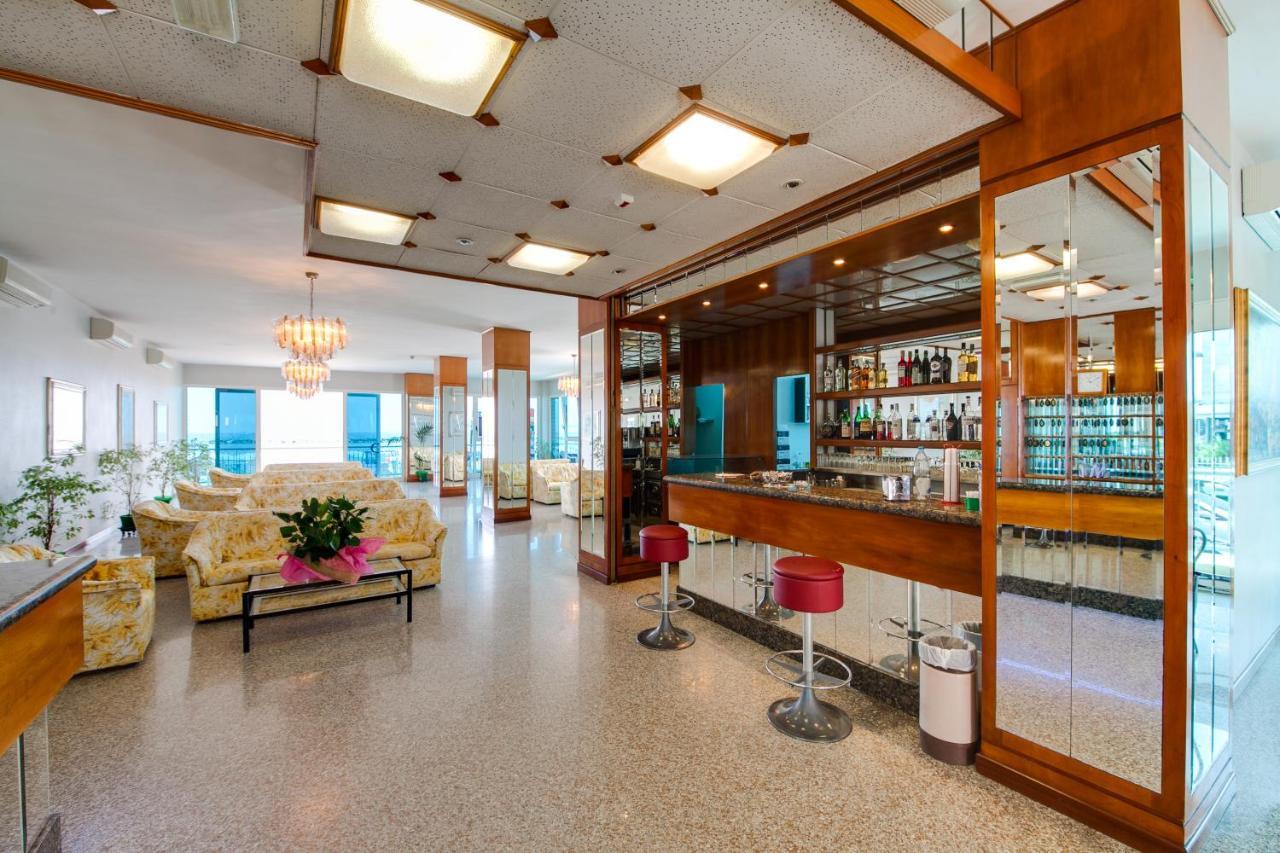 Hotel Majestic Bellaria-Igea Marina Exteriör bild