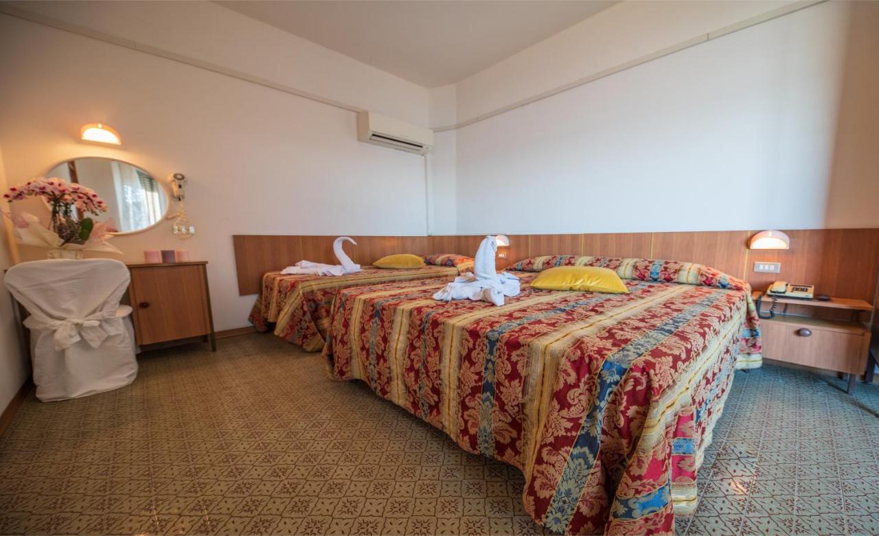 Hotel Majestic Bellaria-Igea Marina Exteriör bild