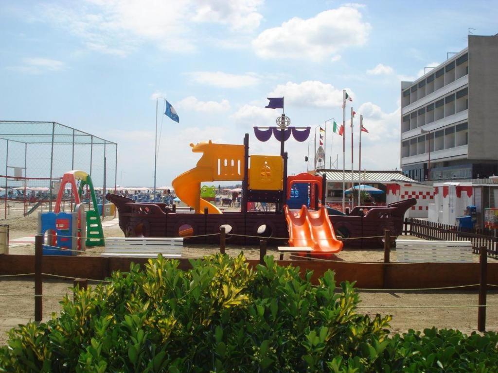 Hotel Majestic Bellaria-Igea Marina Exteriör bild