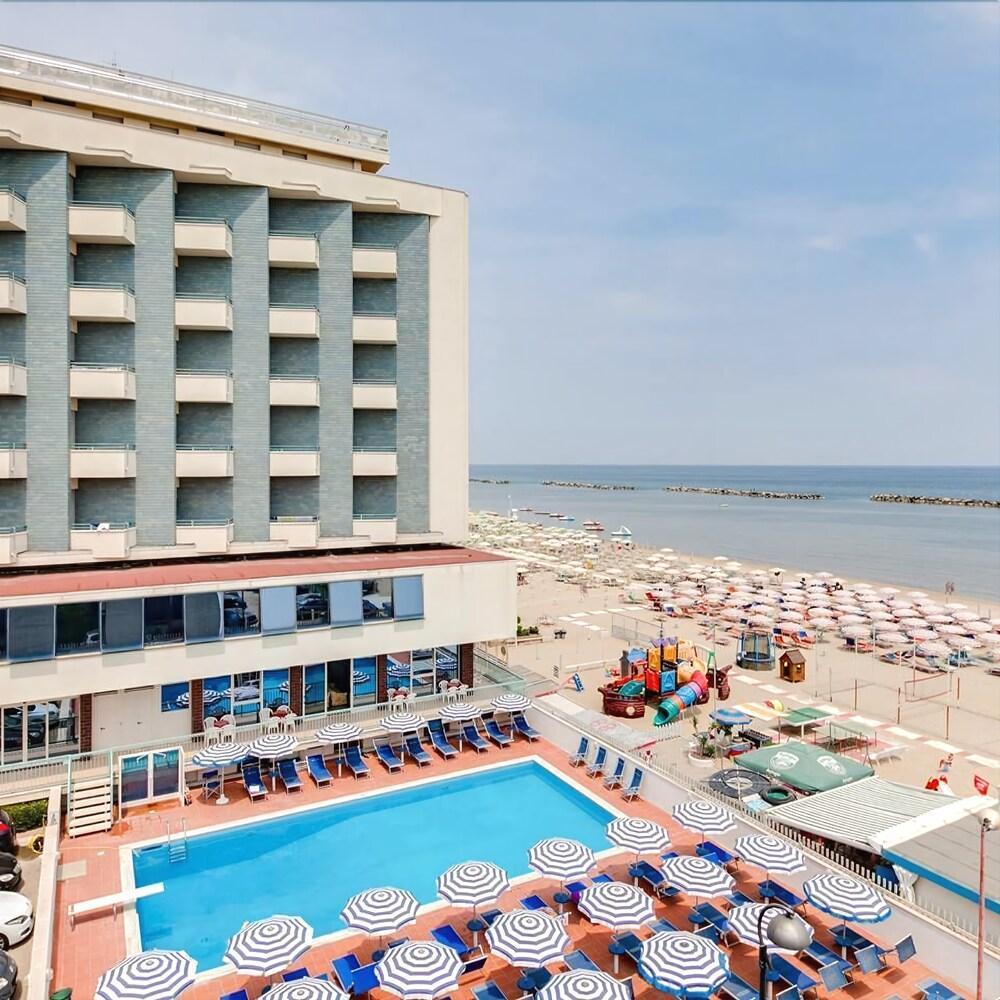 Hotel Majestic Bellaria-Igea Marina Exteriör bild