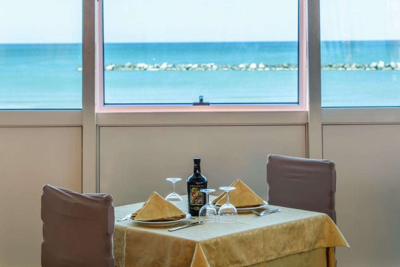 Hotel Majestic Bellaria-Igea Marina Exteriör bild